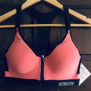 NWT Incredible by Victoria front-close sports bra